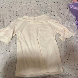 Gap cream/white ruffle short sleeve shirt. Kids 14-16… but fits 2-6women’s sizes
